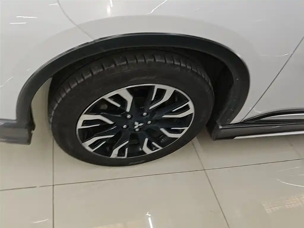 Mitsubishi Outlander 2020 2.4L 4WD Luxury 5-seater фото 23