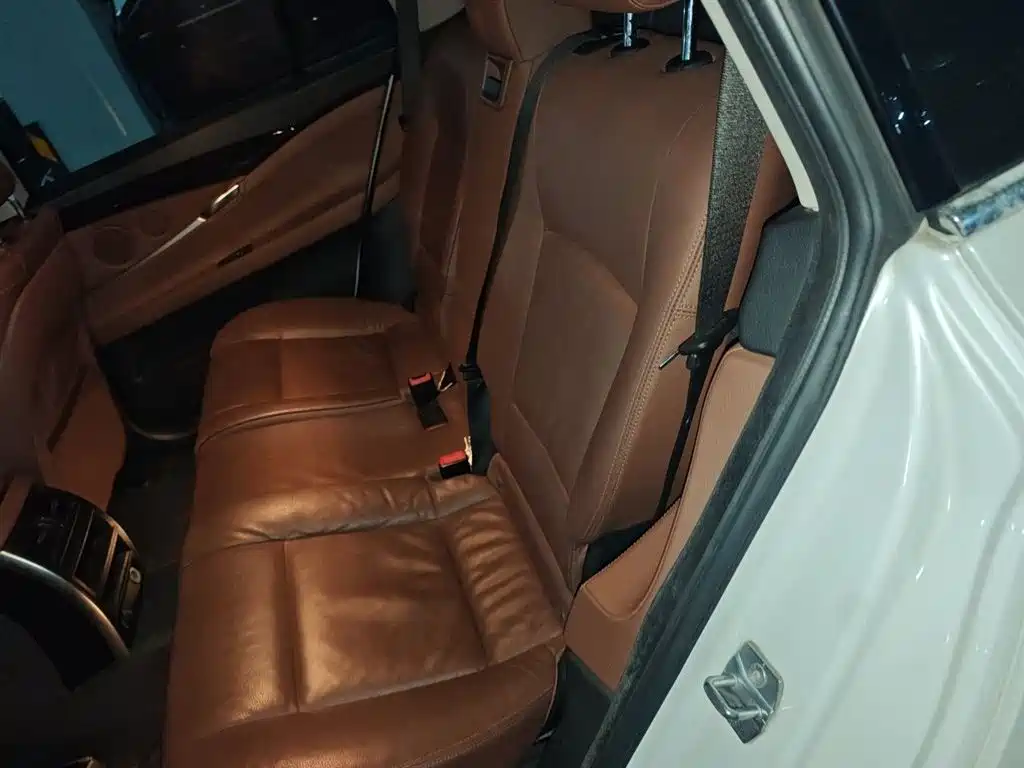 BMW 5 Series GT 2014 528i Leading фото 15