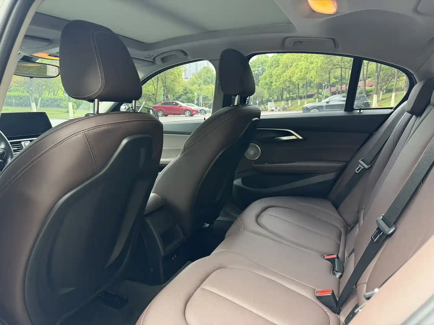 BMW 1 Series 2022 120i M Sport Shadow Edition фото 13