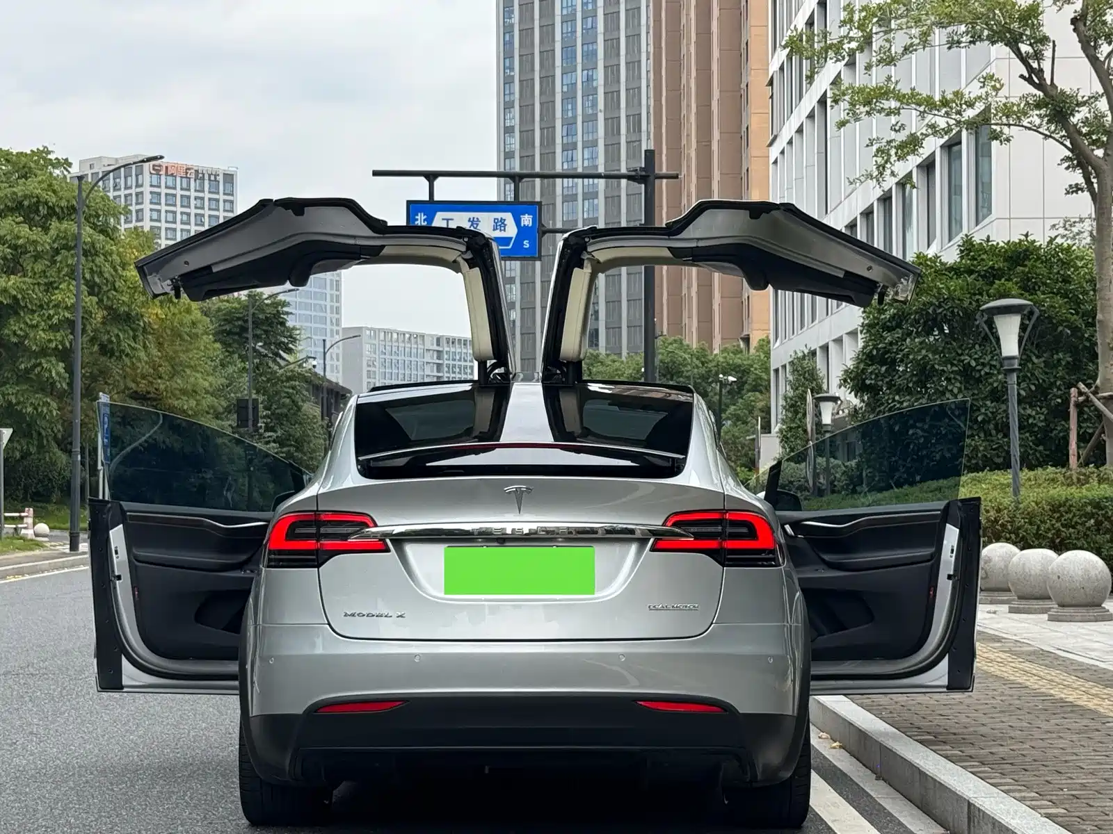 Фото 17 - Tesla Model X