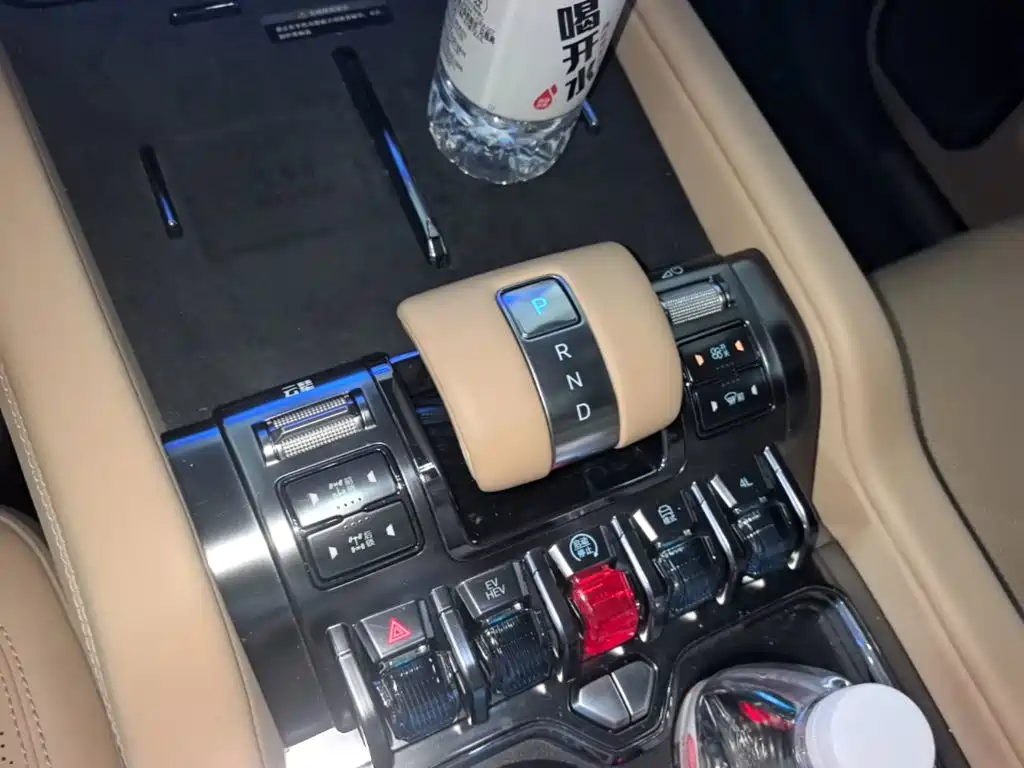 Fang Cheng Bao Leopard 8 2024 2025 Zhiyong Flagship 7-Seater