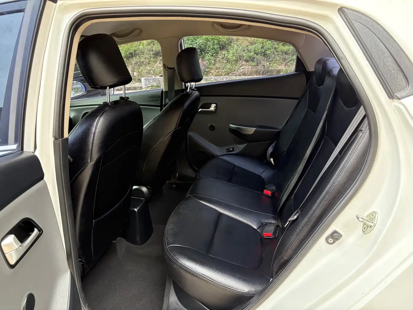 Kia K2 2012 Sedan 1.4L AT GLS Commemorative Edition фото 8