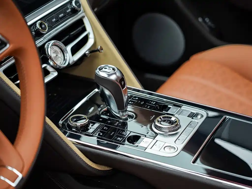 Bentley Flying Spur Plug-in Hybrid 2026 2025 Model Year 4.0T V8 Mulliner
