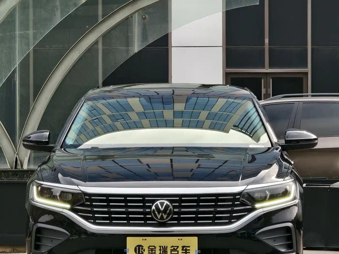 Volkswagen Passat 2025 Outstanding 330TSI Elite Edition фото 2