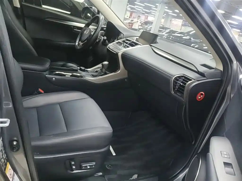 Lexus NX 2015 200t AWD F Sport фото 25