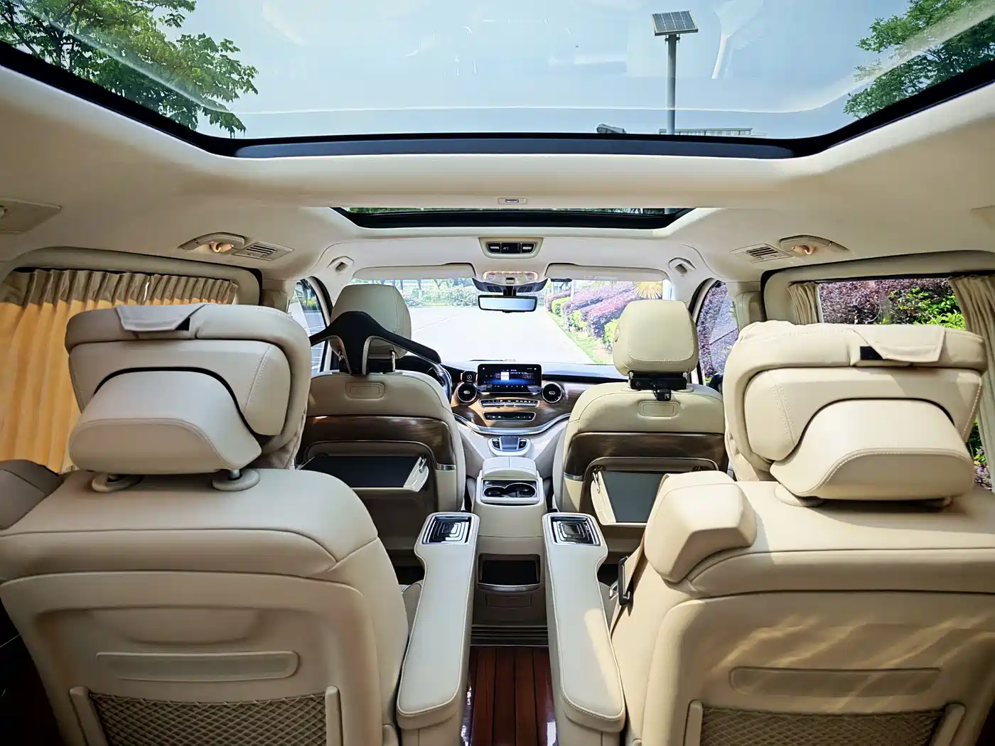 Mercedes-Benz V-Class 2022 V 260 L Long Wheelbase Luxury Edition фото 12
