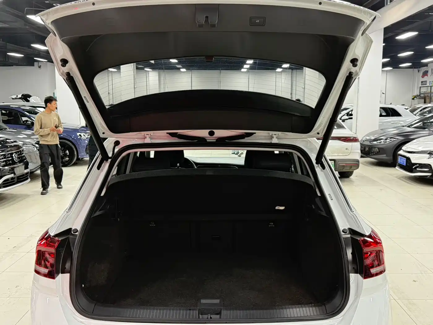 Volkswagen T-ROC 2022 280TSI DSG 2WD Comfort PLUS фото 21