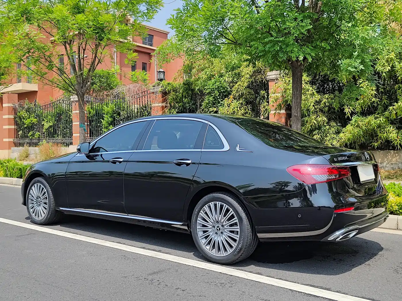 Mercedes-Benz E-Class 2022 Second Facelift E 300 L Luxury фото 36