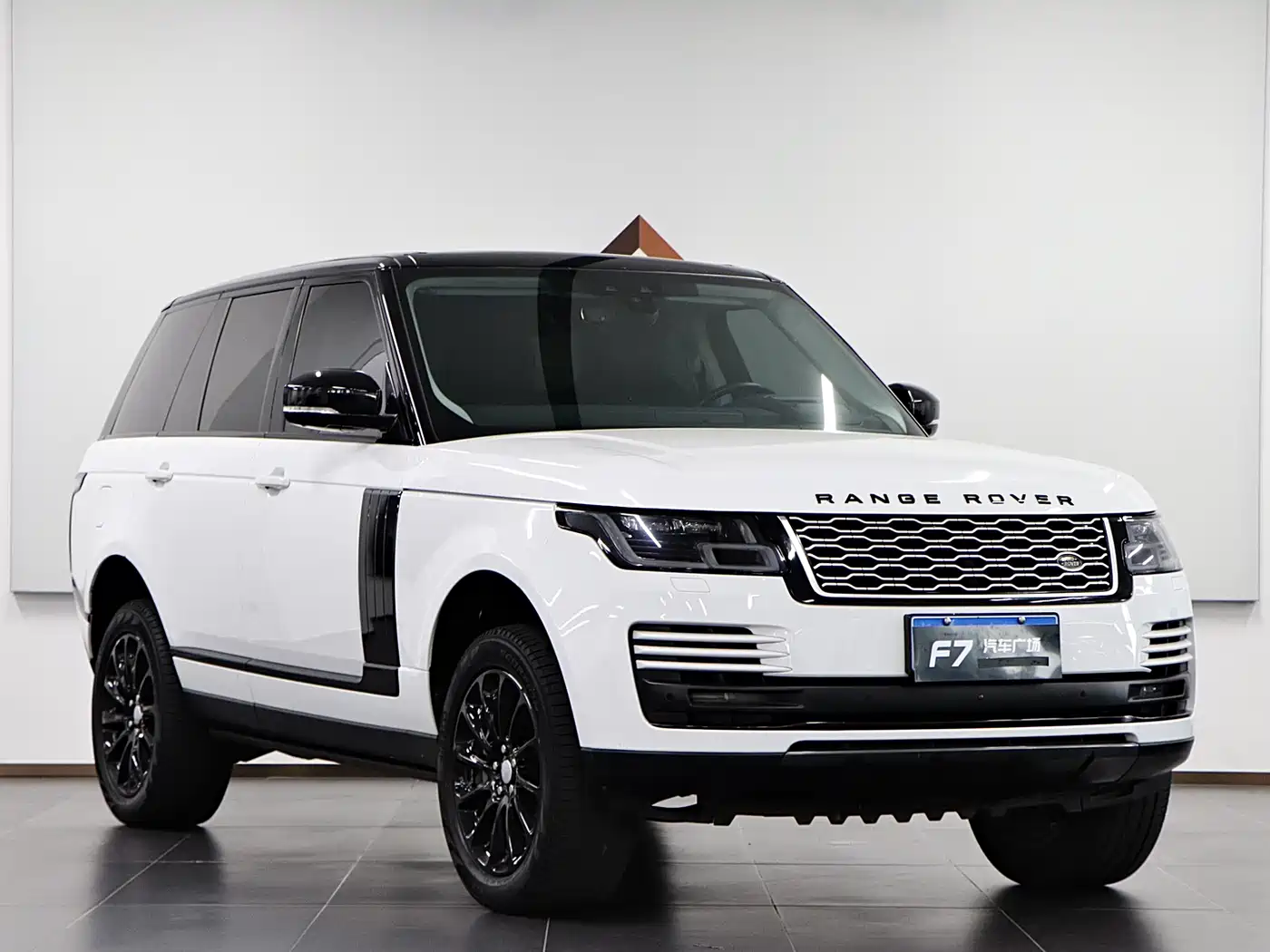 Land Rover Range Rover 2020 3.0 L6 Heritage Edition фото 3