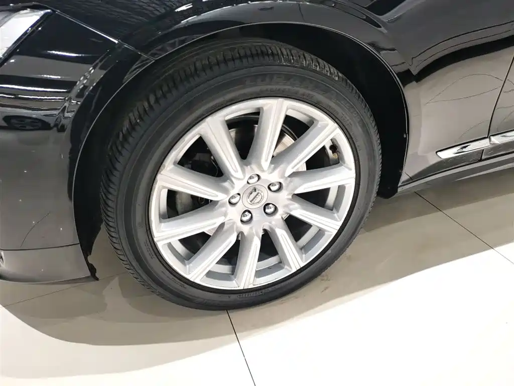 Фото 25 - Volvo S90