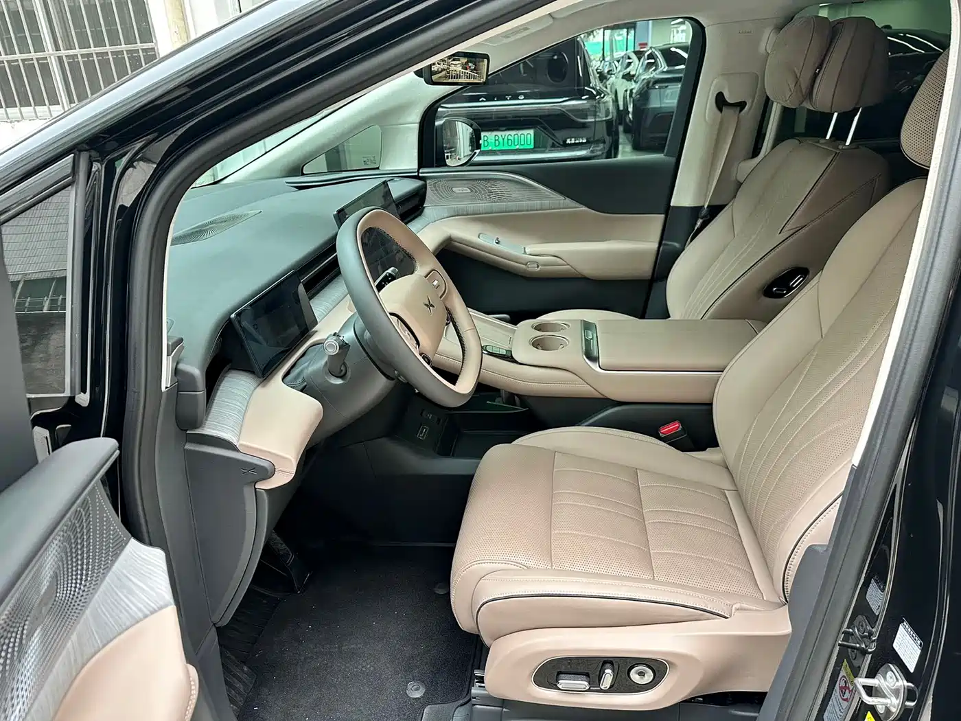 XPeng X9 2025 Extended Range Edition фото 6