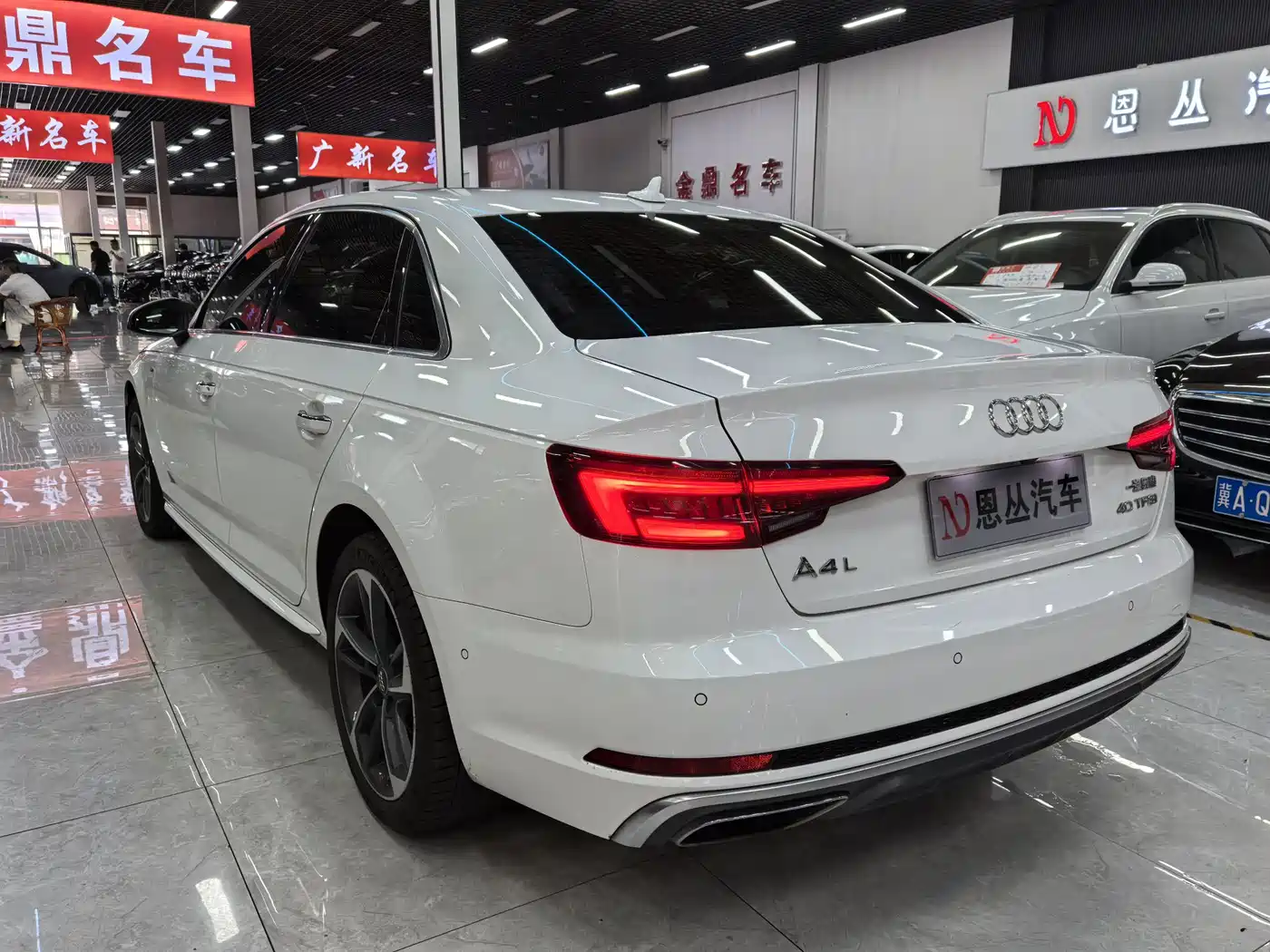 Фото 13 - Audi A4L