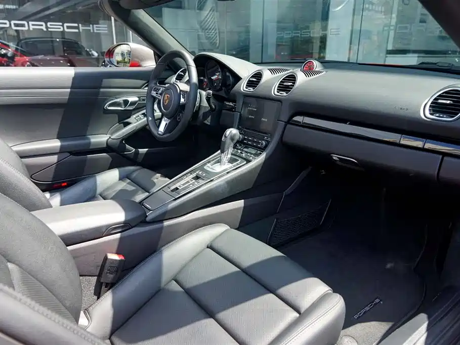 Porsche 718 2022 Boxster T 2.0T фото 19