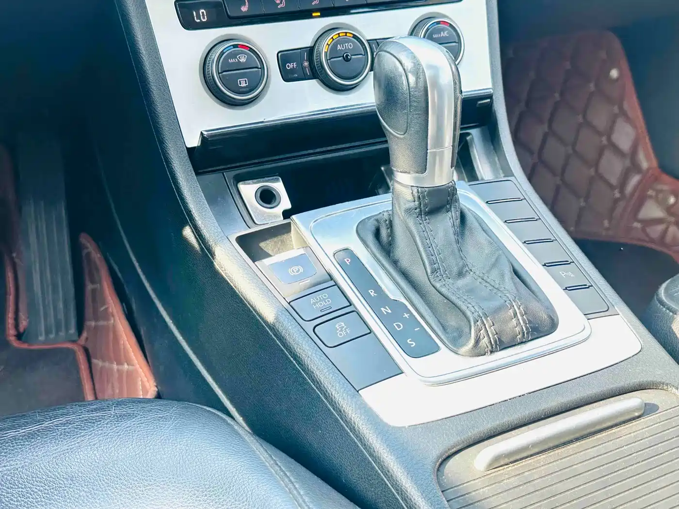 Volkswagen Magotan 2013 2.0TSI Luxury фото 17