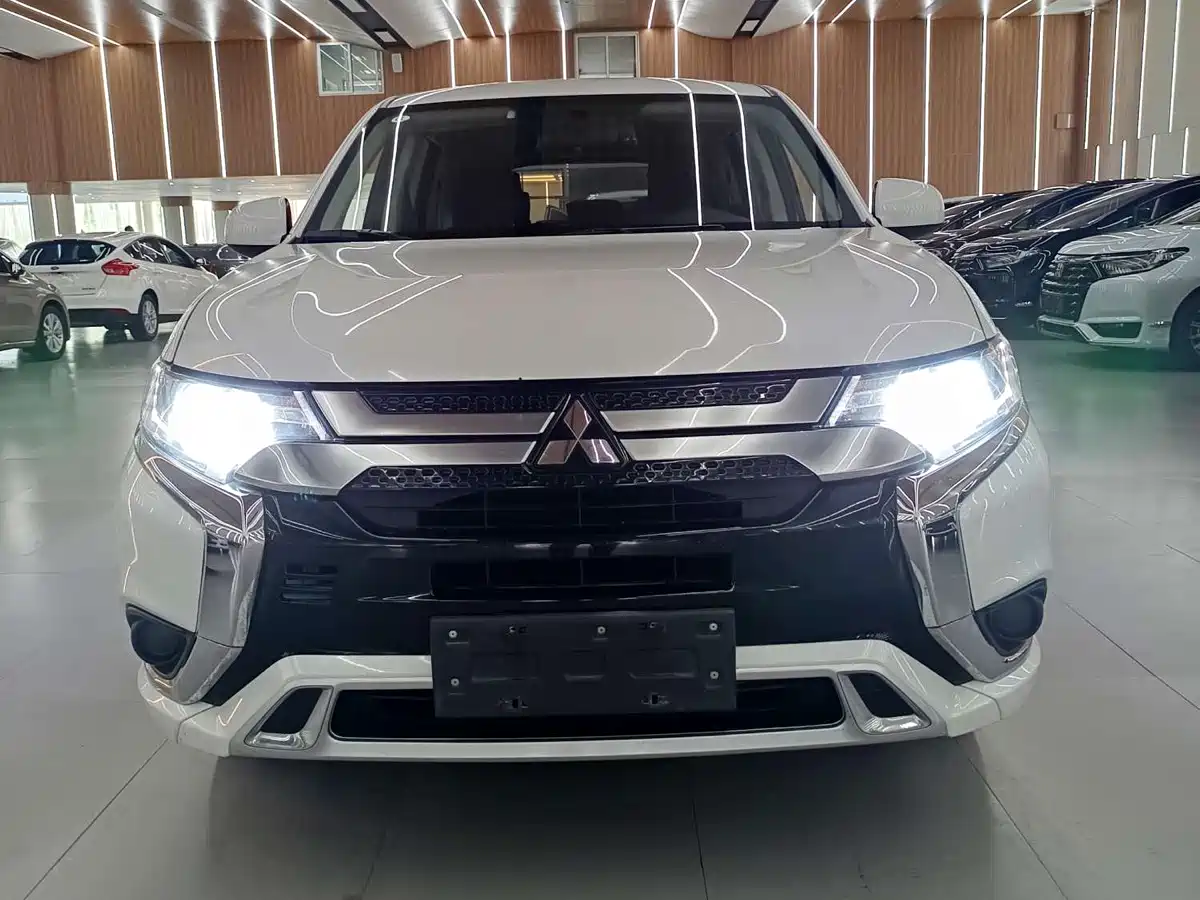 Mitsubishi Outlander 2021 2.0L 2WD Smooth Ride Version 5-Seater фото 4