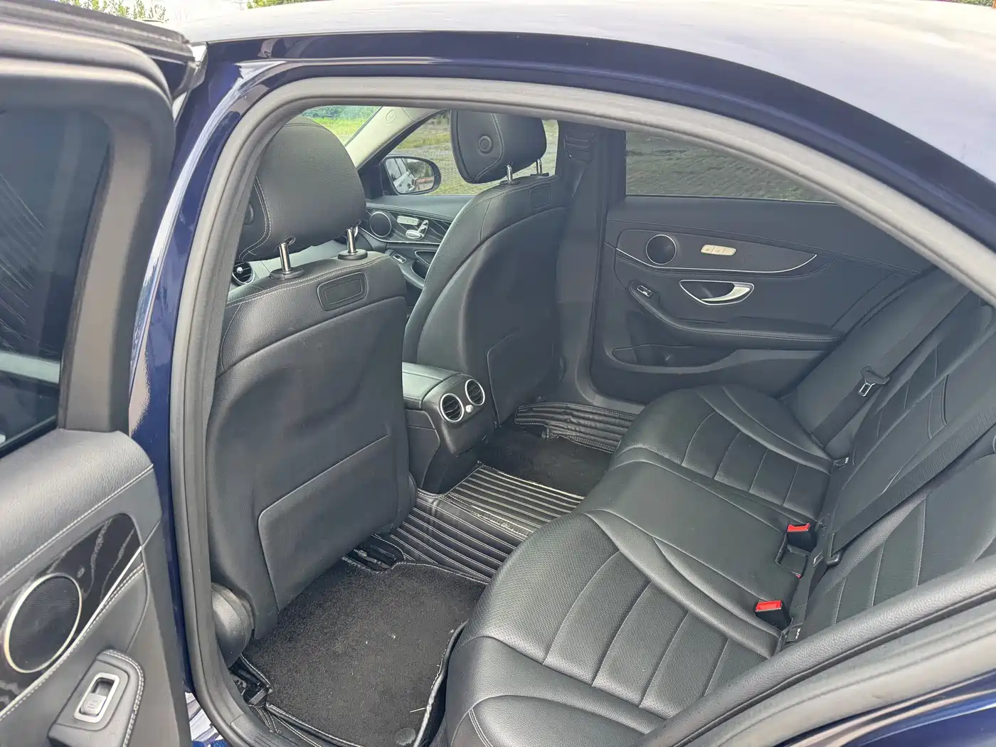 Photo 11 - Mercedes-Benz C-Class