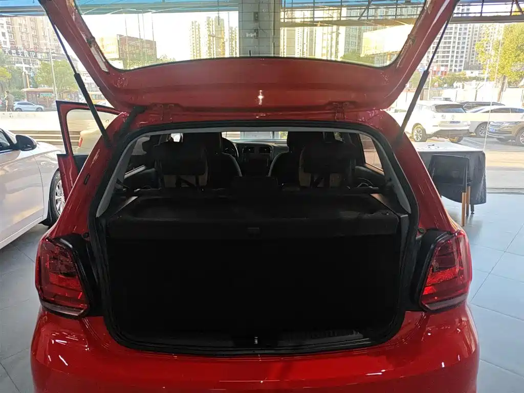 Volkswagen Polo 2016 1.6L Automatic Comfort фото 10