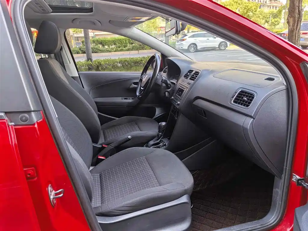 Volkswagen Polo 2016 1.6L Automatic Comfort фото 17