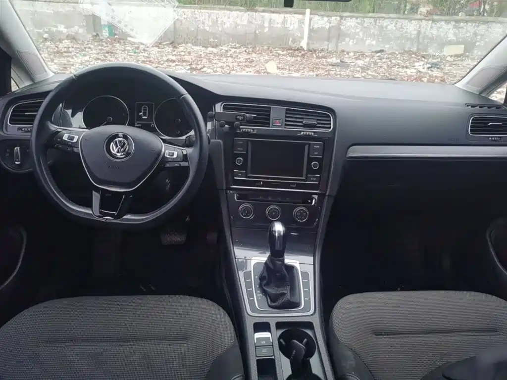 Volkswagen Golf 2018 1.6L Automatic Comfort фото 13