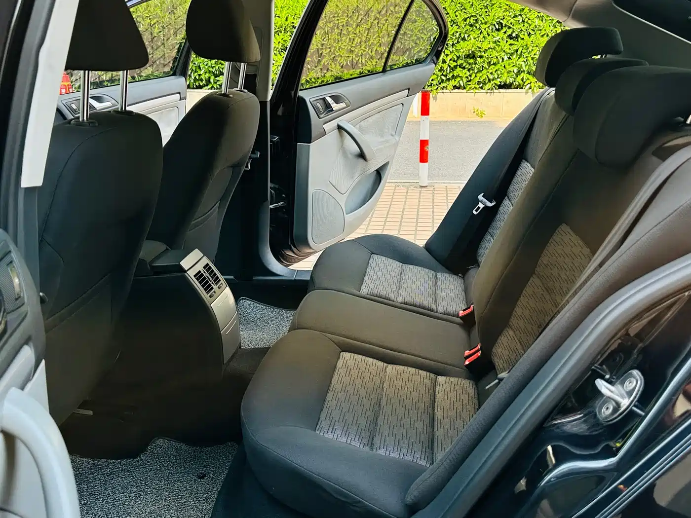 Škoda Octavia 2014 1.6L Auto Yijie Edition фото 6