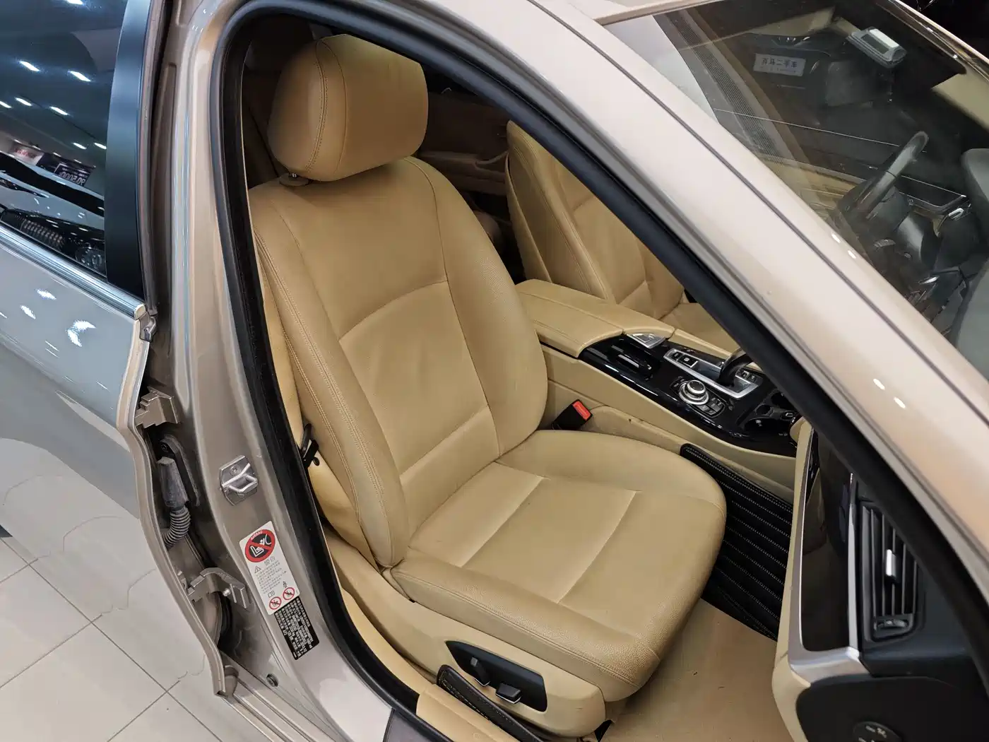 BMW 5 Series 2014 520Li Elegance фото 33