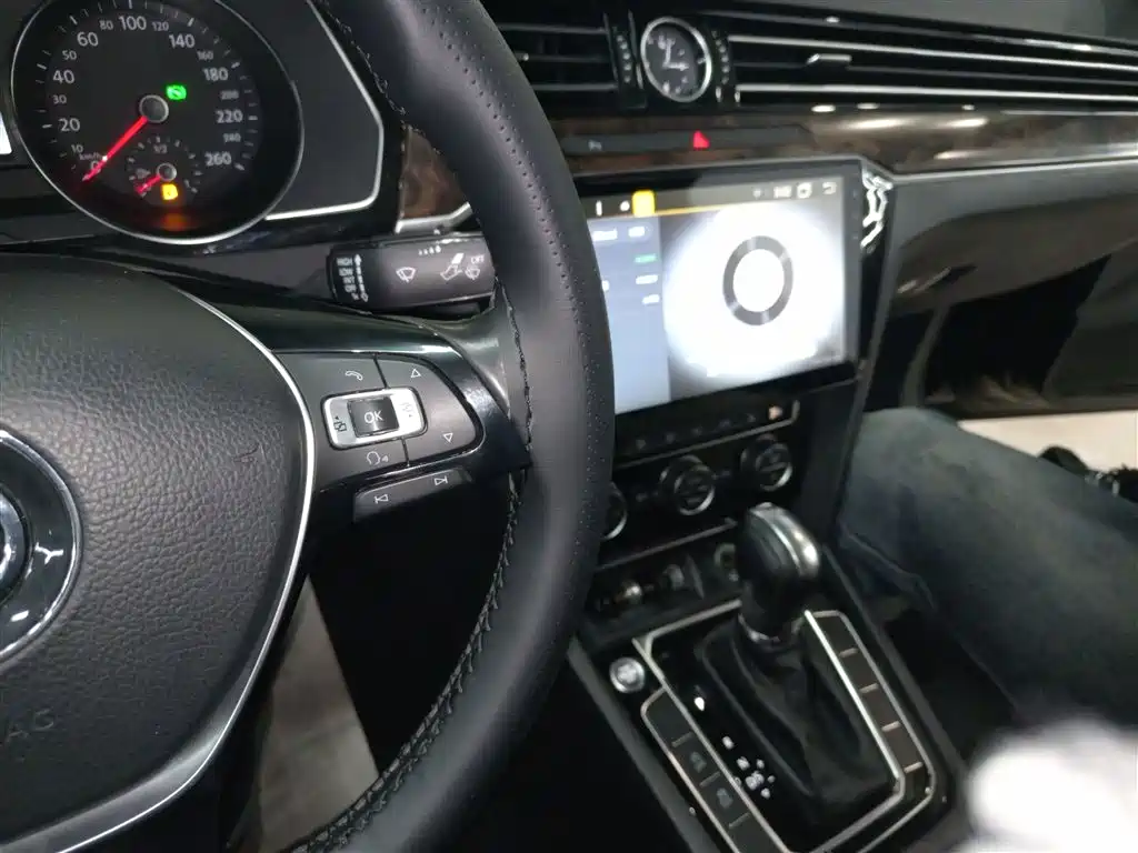 Volkswagen Magotan 2018 330TSI DSG Luxury фото 5