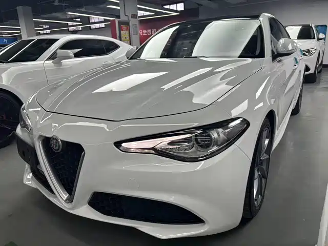  Alfa Romeo Giulia 2020 2.0T 280HP Luxury Edition