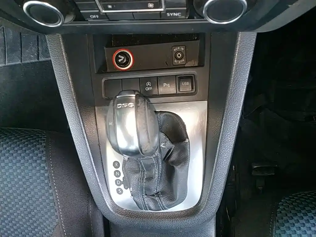 Volkswagen Sagitar 2014 Facelift 1.4TSI BlueMotion фото 14