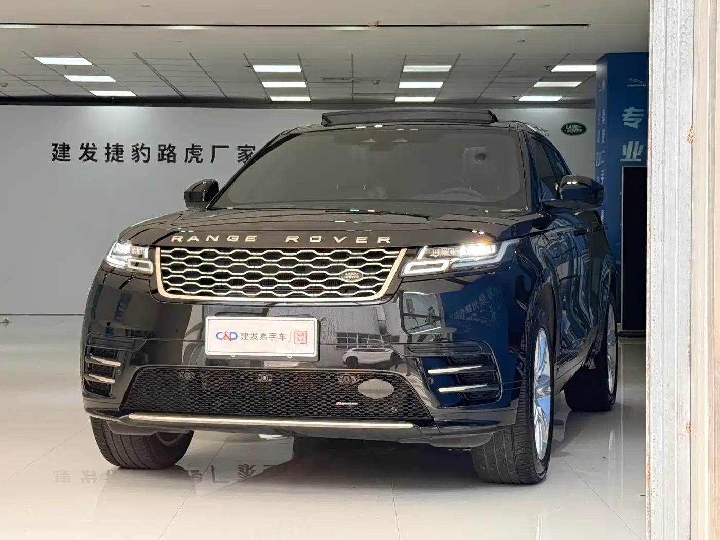 Land Rover Range Rover Velar 2022 250PS Golden Collector's Edition фото 3