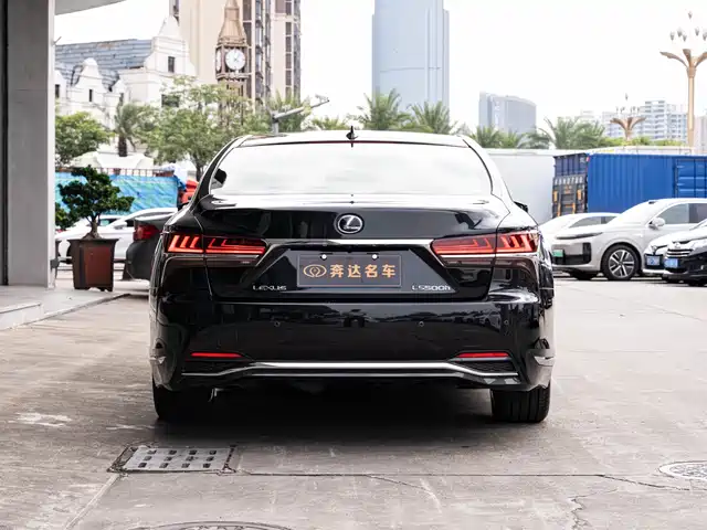 Lexus LS 2018 500h Executive Edition China V — фото 5