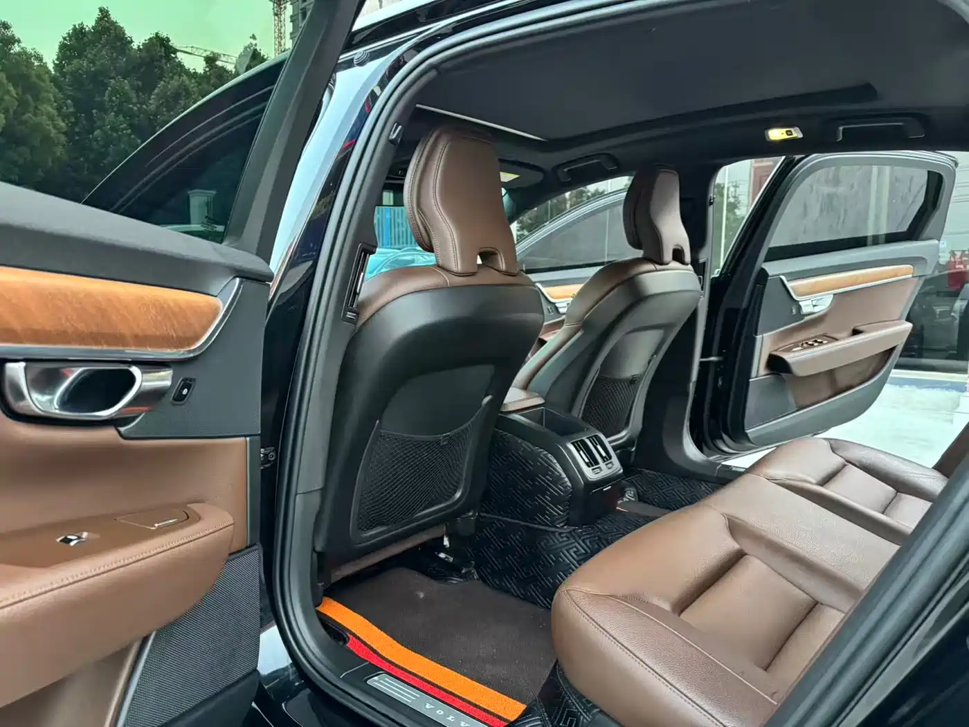 Фото 10 - Volvo S90