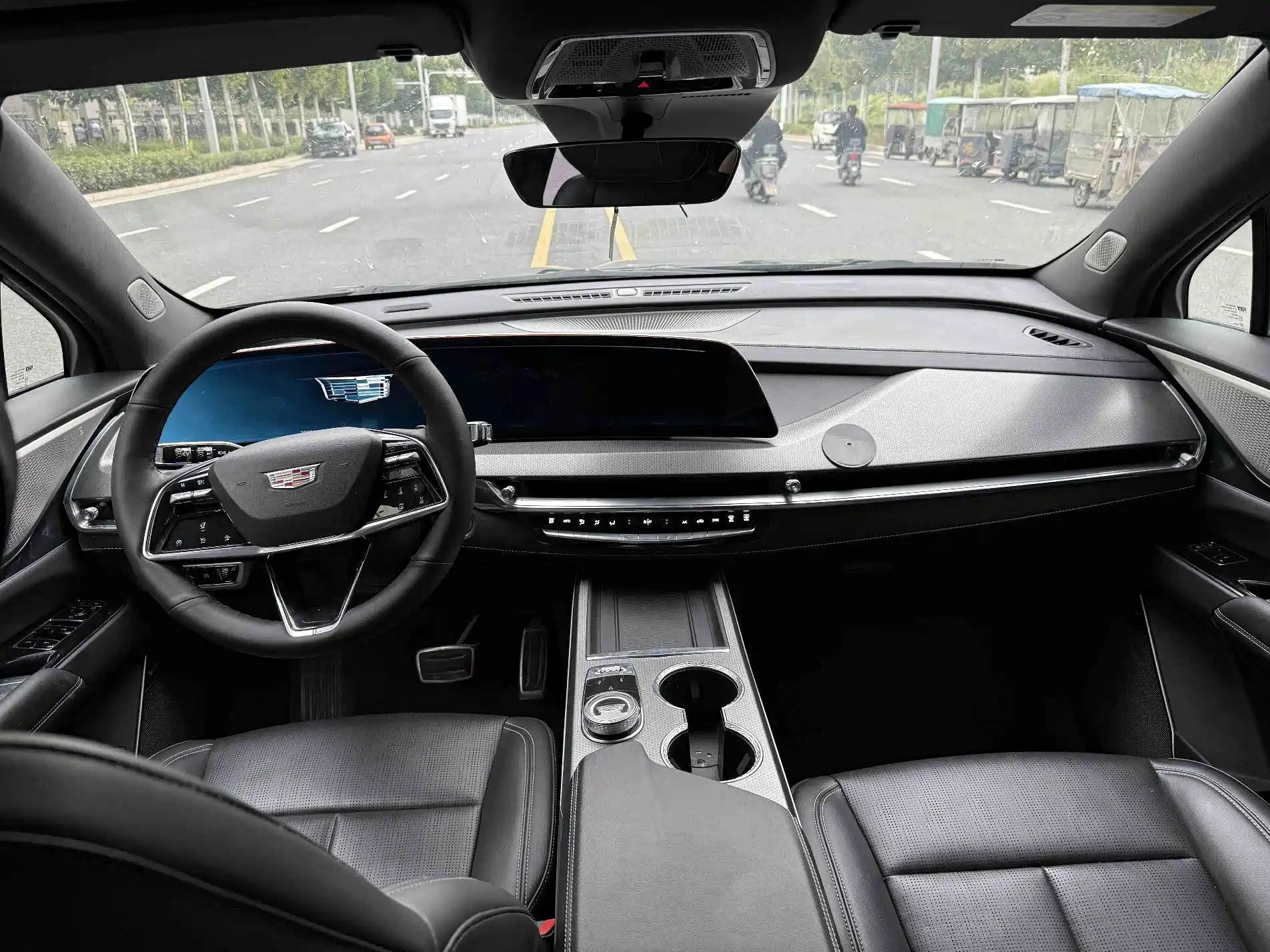 Фото 6 - Cadillac XT5