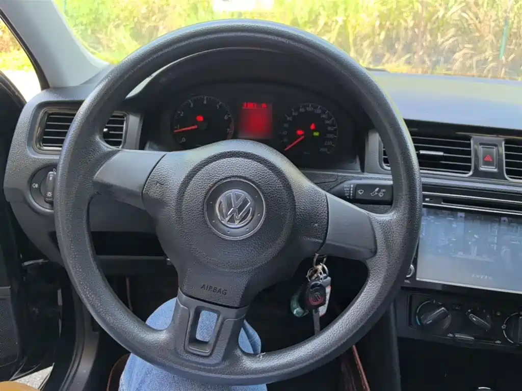 Volkswagen Santana 2013 1.6L Automatic Trend Edition фото 6