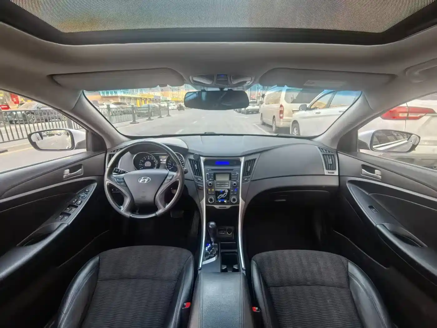 Hyundai Sonata 2011 2.0L Auto Supreme Edition фото 7