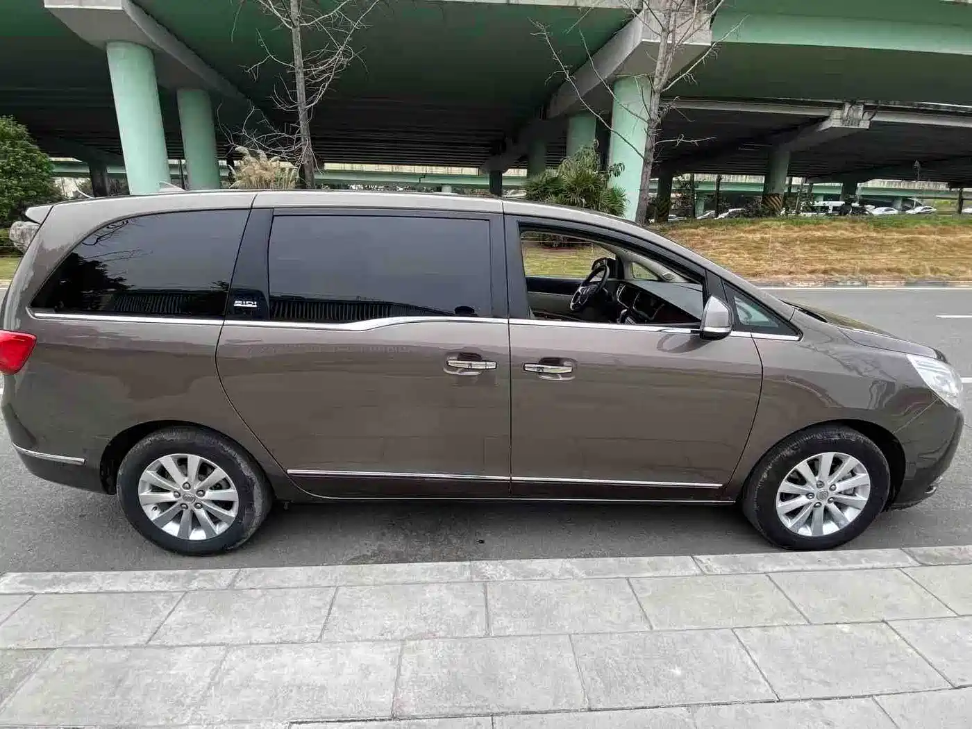 Buick GL8 2014 2.4L CT Luxury Business Comfort фото 12