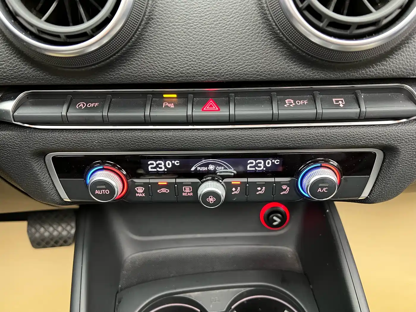 Audi A3 2015 Sportback 40 TFSI Automatic Comfort фото 14