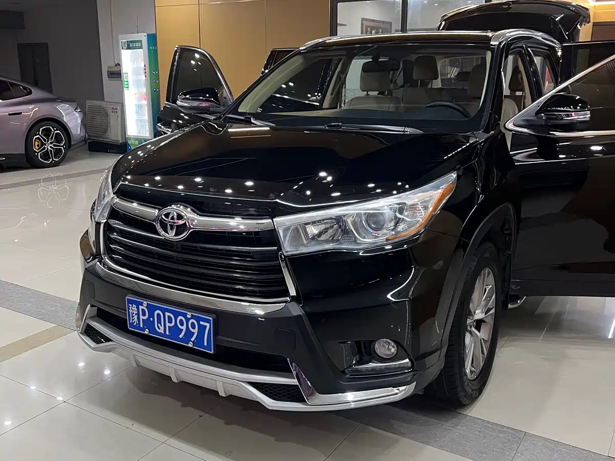 TOYOTA HIGHLANDER