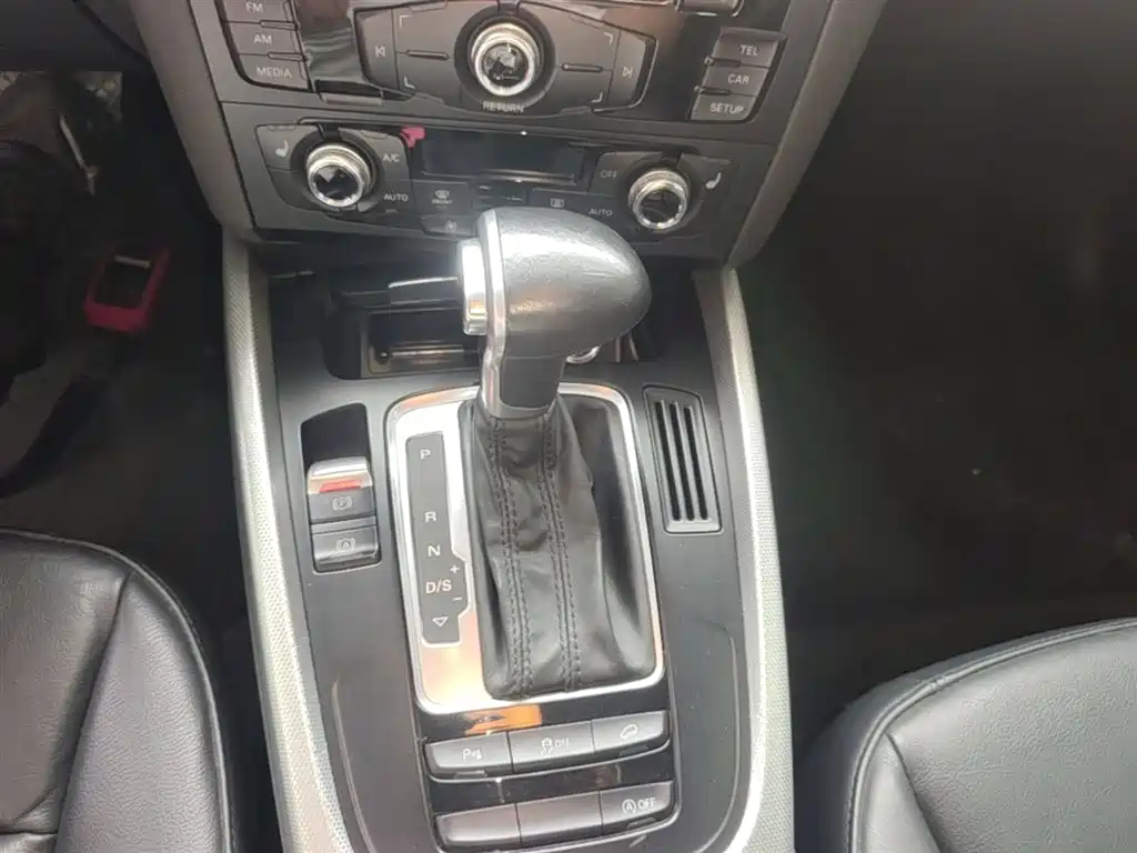 Audi Q5 2015 40 TFSI Technology фото 14