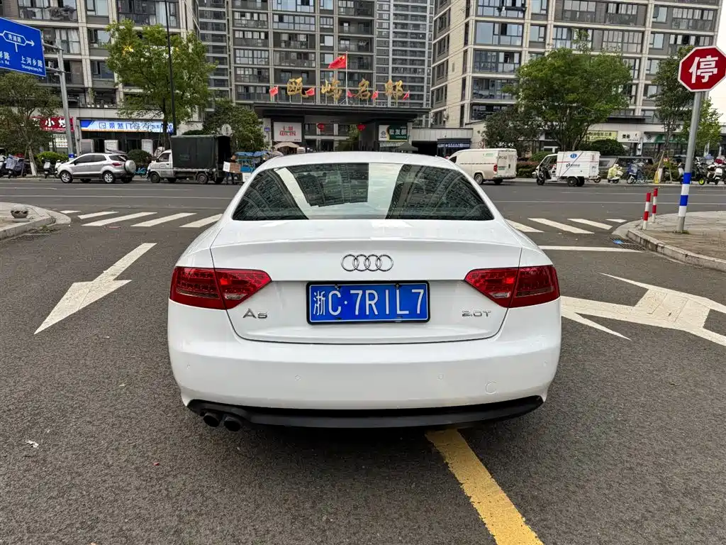 Audi A5 (Import) 2010 2.0TFSI Coupe фото 5