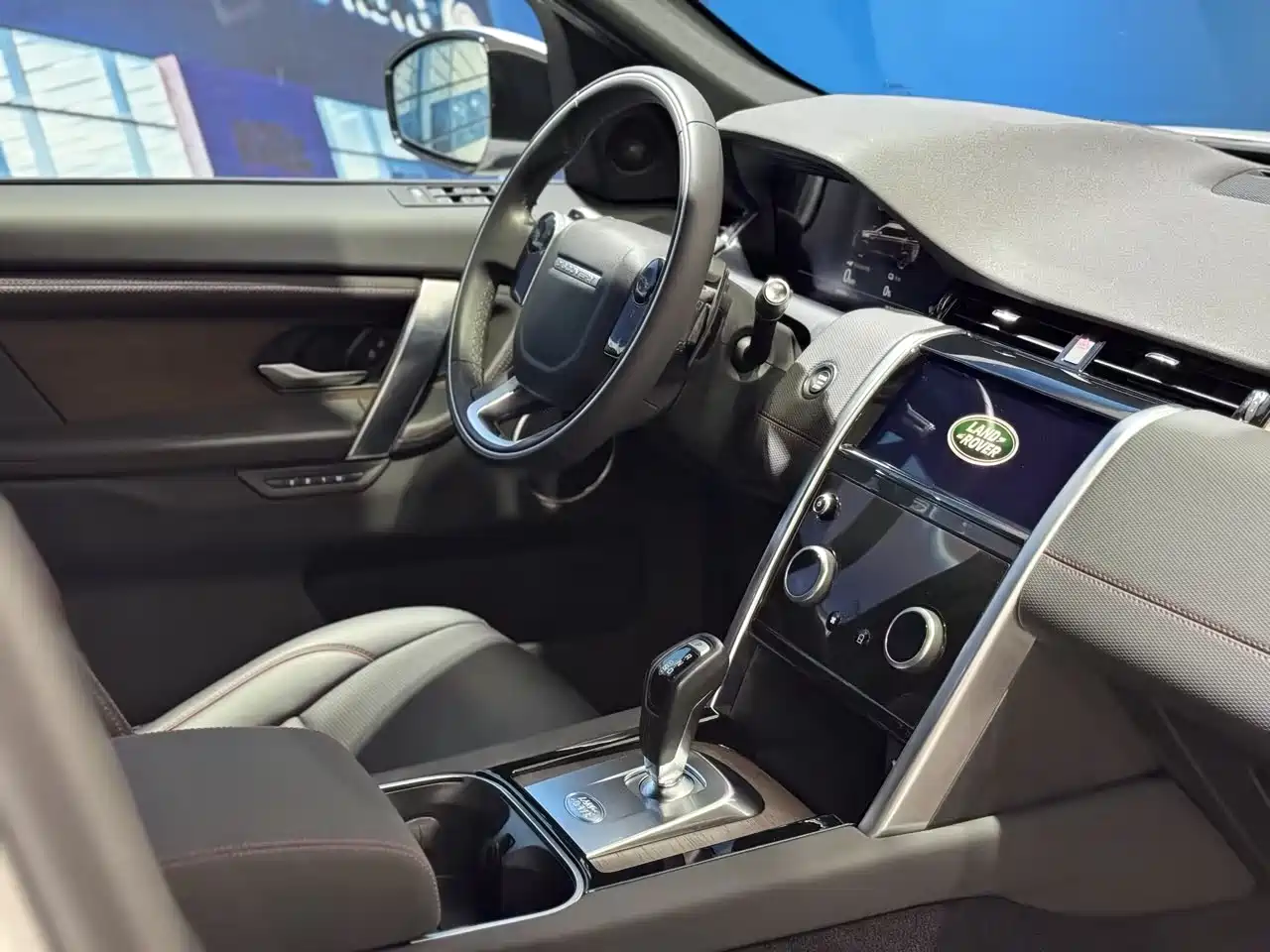 LAND ROVER DISCOVER NEW ENERGY SOURCES FOR SPORTS