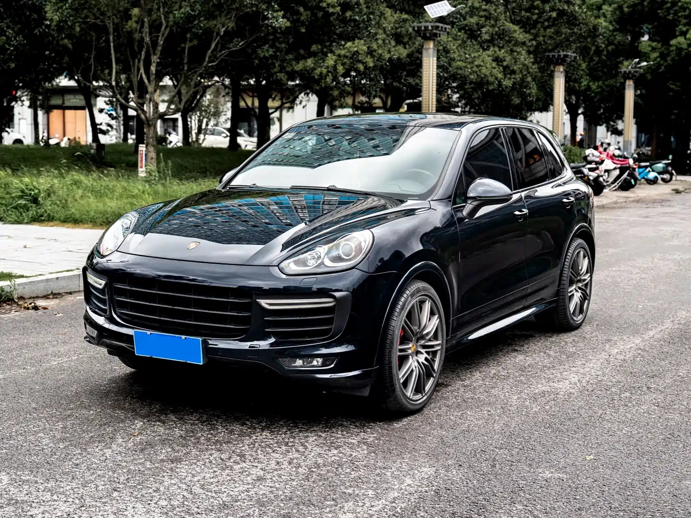 Photo 1 - Porsche Cayenne