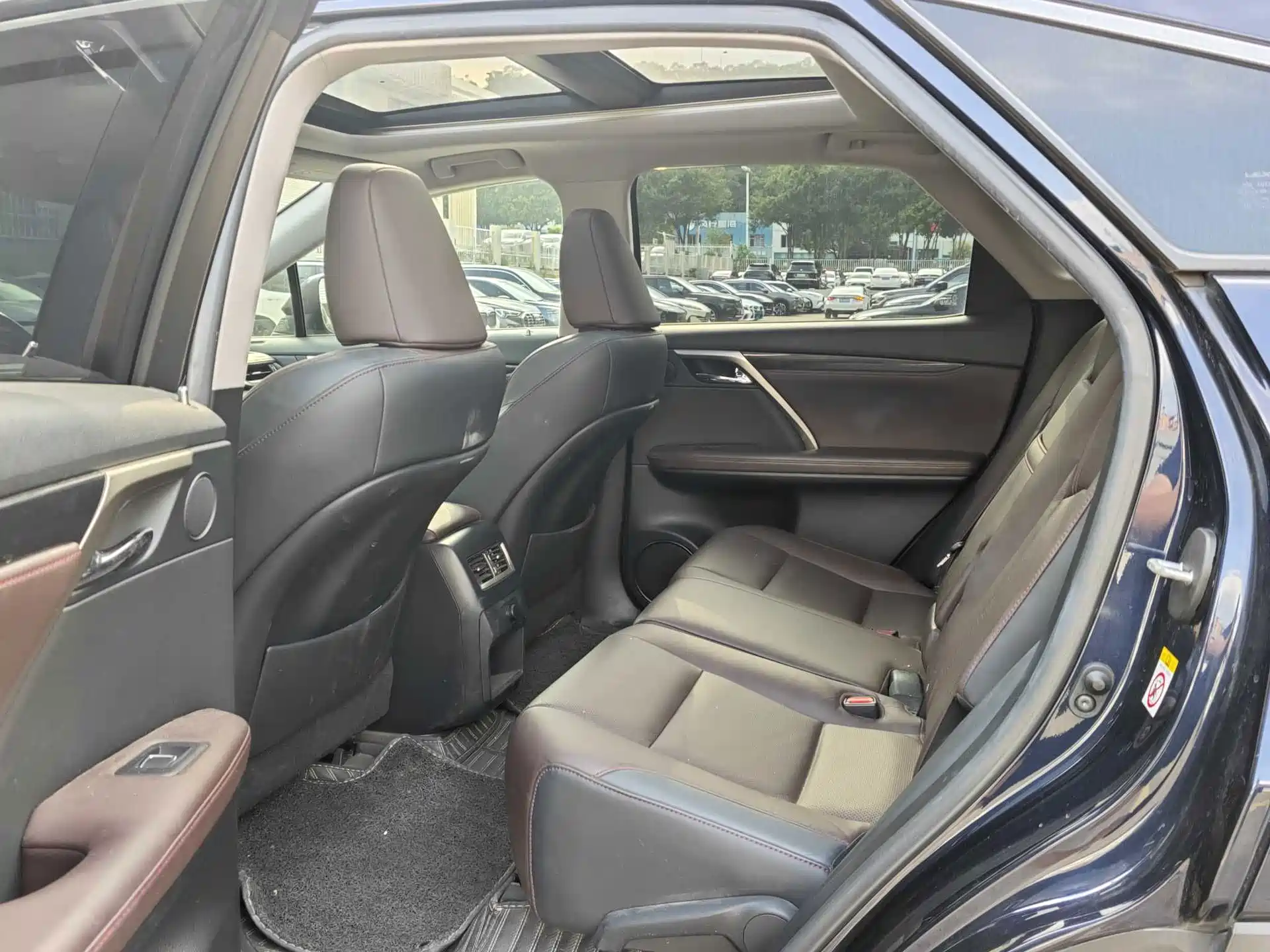 Photo 10 - Lexus RX