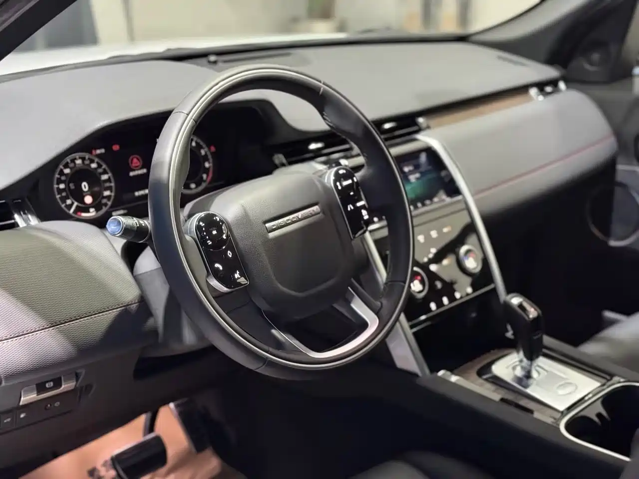 LAND ROVER DISCOVER NEW ENERGY SOURCES FOR SPORTS