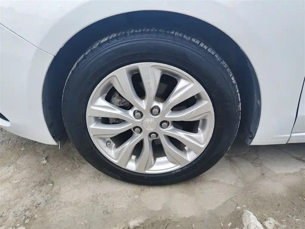 Buick Excelle 2018 15T Dual Clutch Elite (China V) фото 23