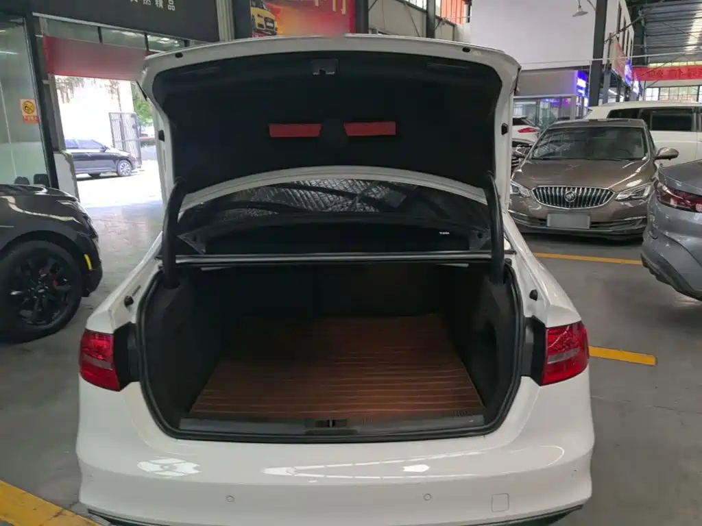 Фото 19 - Audi A4L