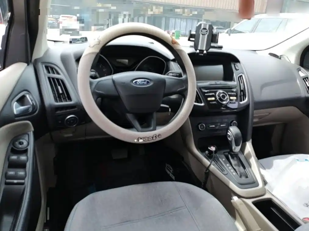 Фото 14 - Ford Focus