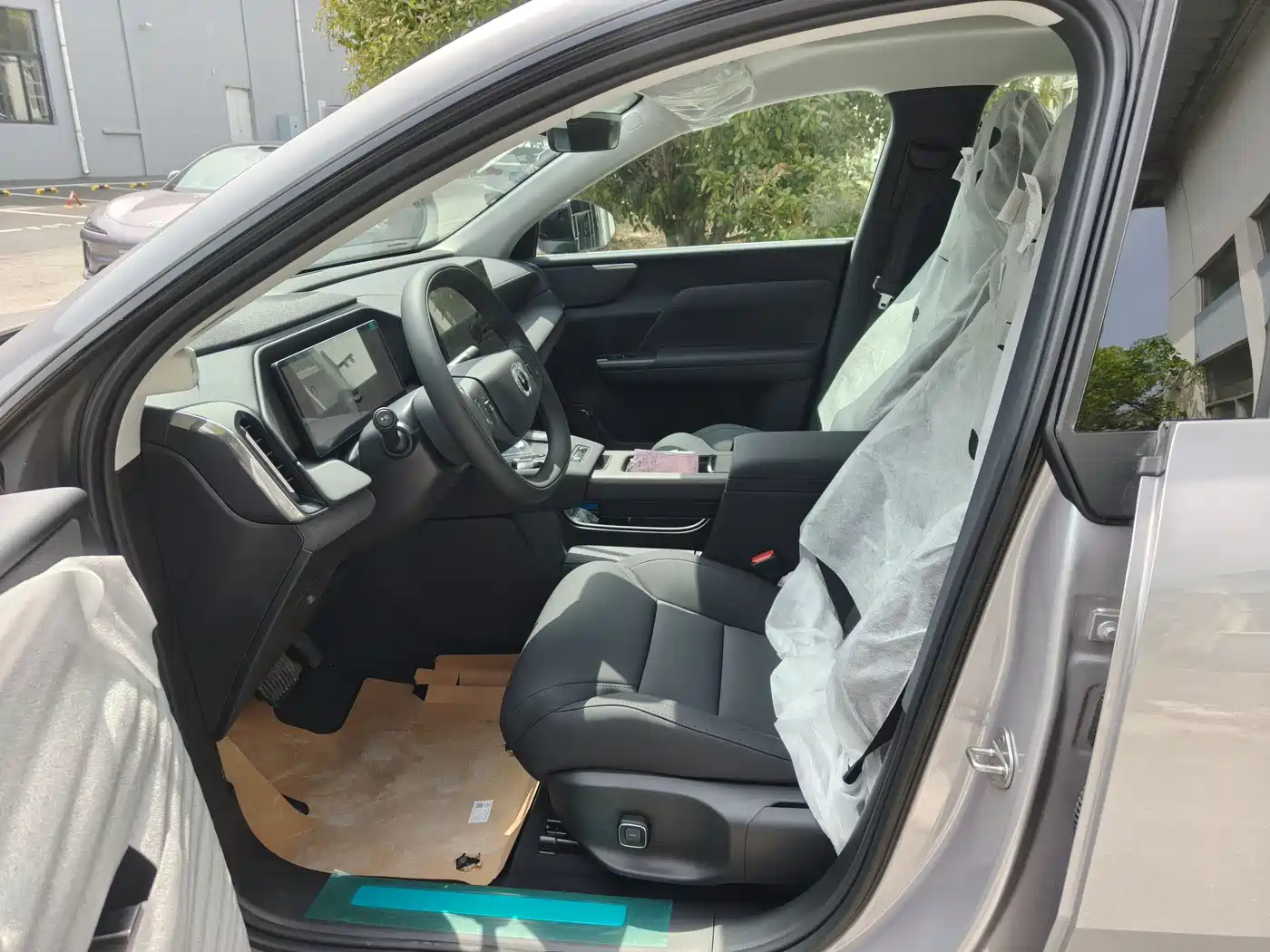 VOLVO XC70 PLUG-IN HYBRID