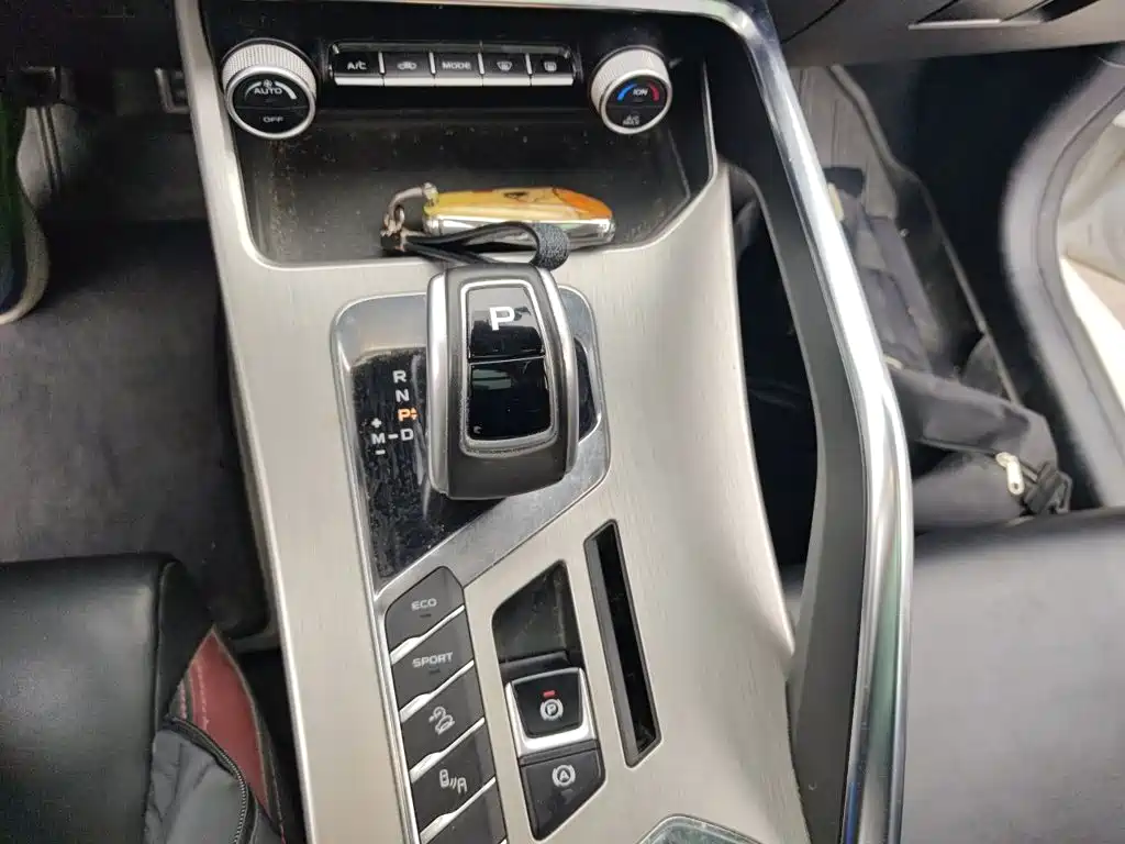 Фото 17 - Geely Coolray