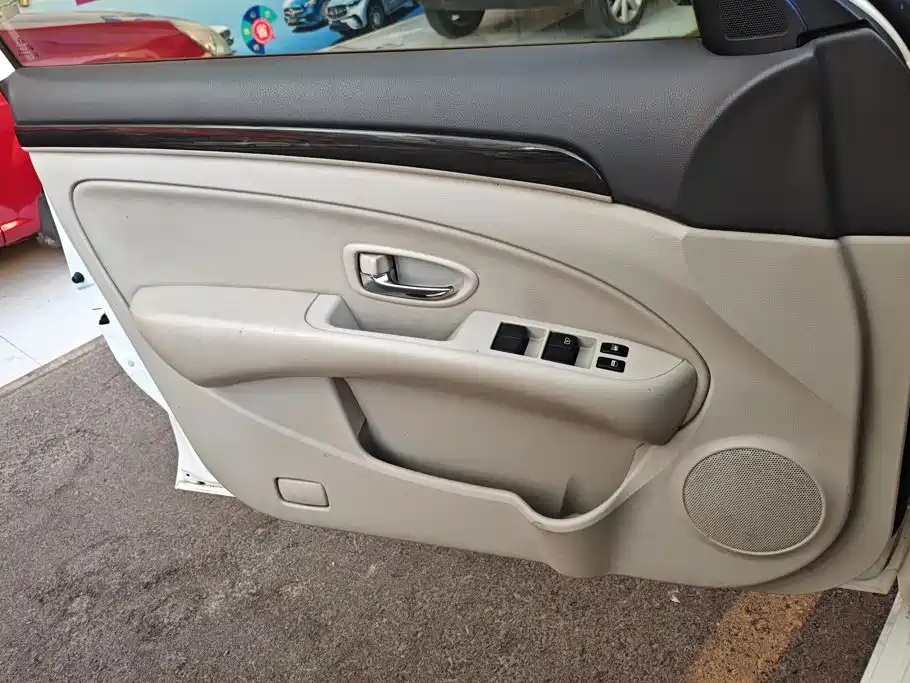 Dongfeng Aeolus Dongfeng Fengshen A60 2017 2016 1.5L Manual Premium