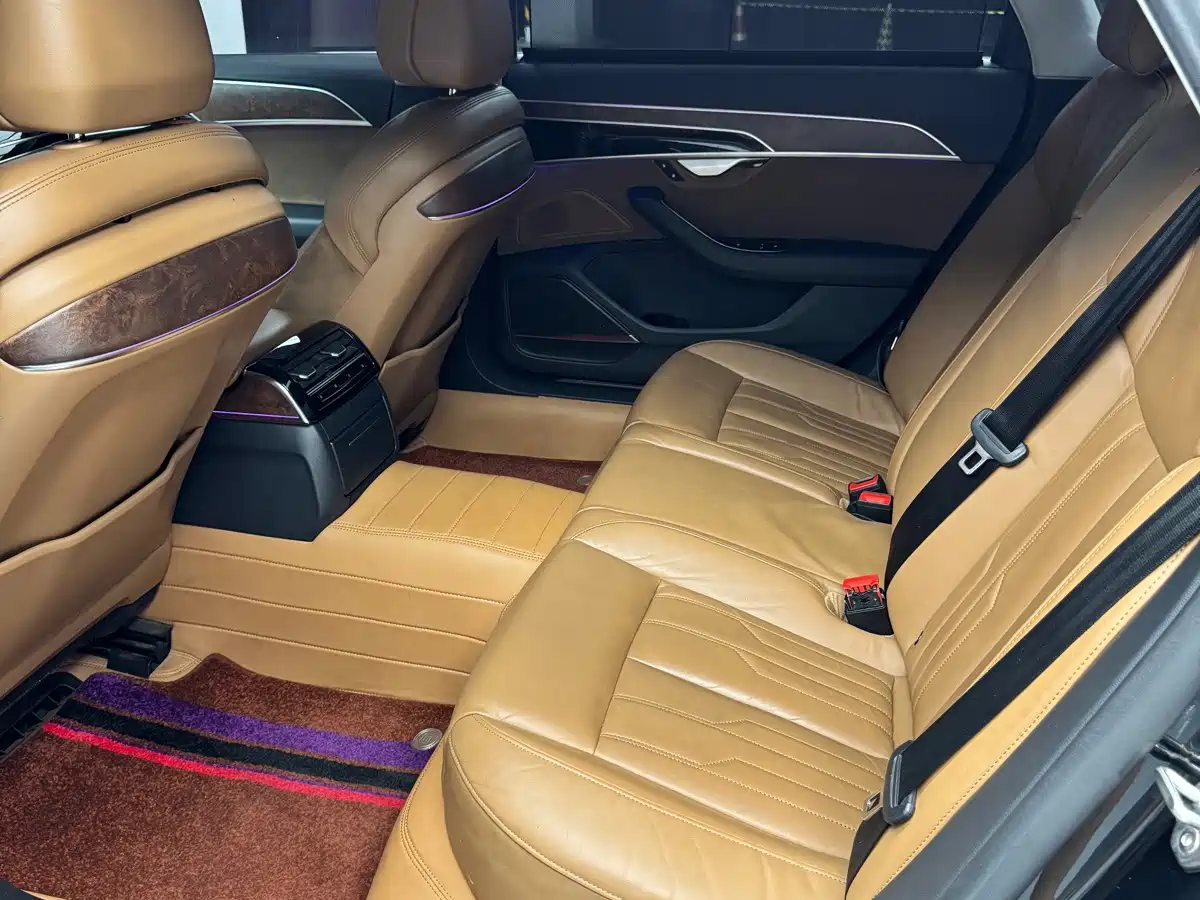 Фото 11 - Audi A8